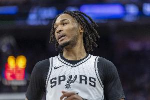 体育知识挑战-状态不佳！卡斯尔11中3仅拿9分3板2助 4失误&amp;正负值-25