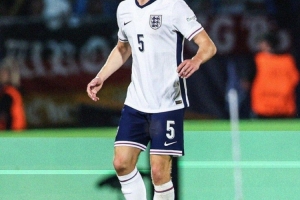 体育赛事资讯-TA：多特蒙德报价图卢兹后卫克雷斯韦尔，同时在追安塞尔米诺