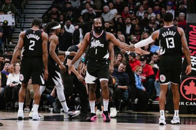 九游体育-卡椒合体5年终得解放！组织大师哈登令快艇质变